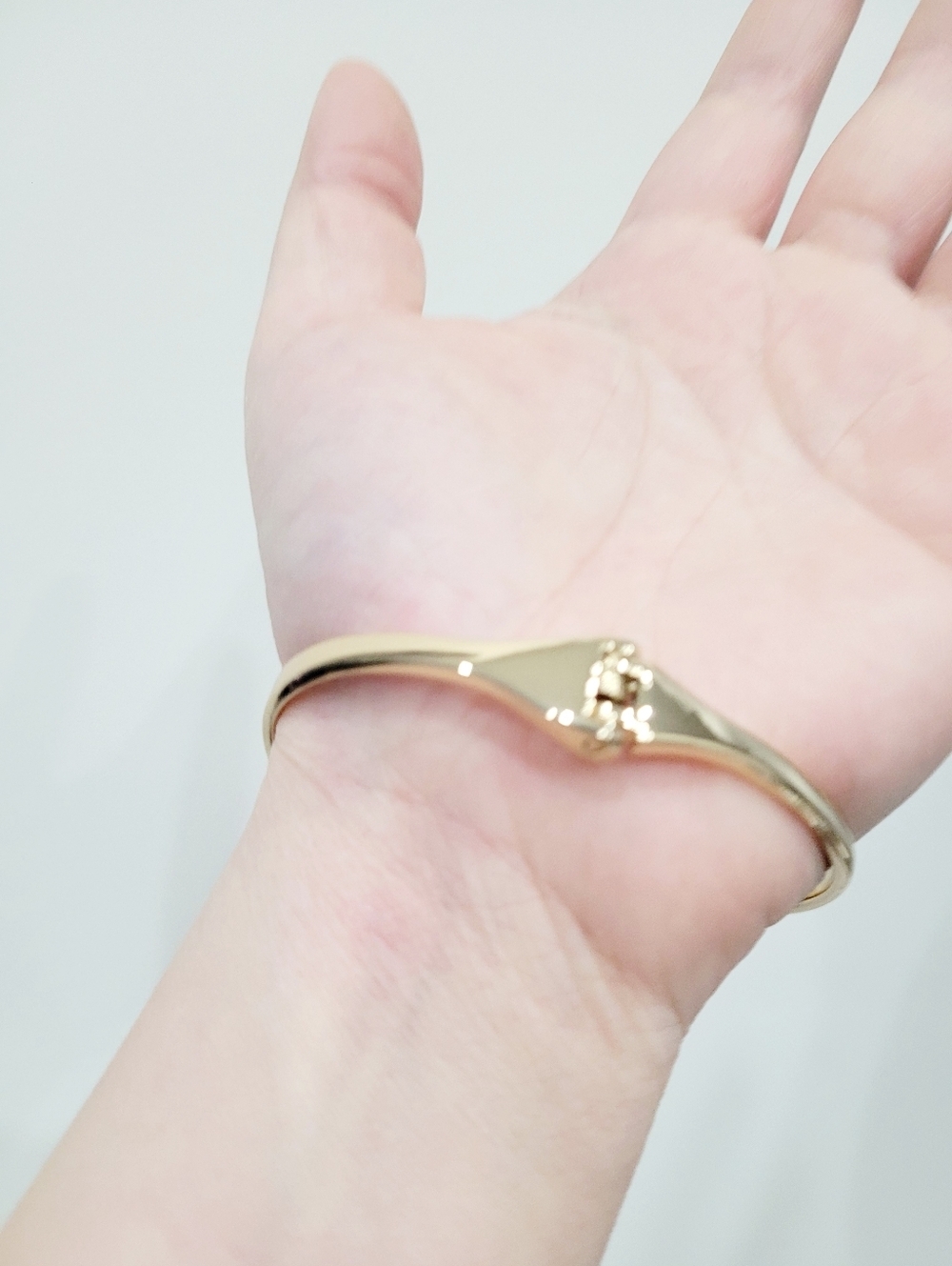 Brand New Gold Tone Mini Pearls Stainless Bangle Bracelet - Picture 6 of 8
